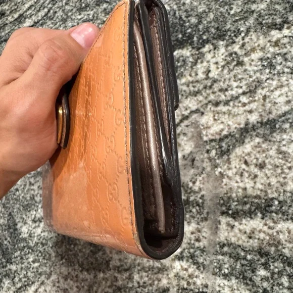 Gucci Tan Embossed Leather Wallet with Gold Heart Clasp with Free COA - Picture 8 of 10